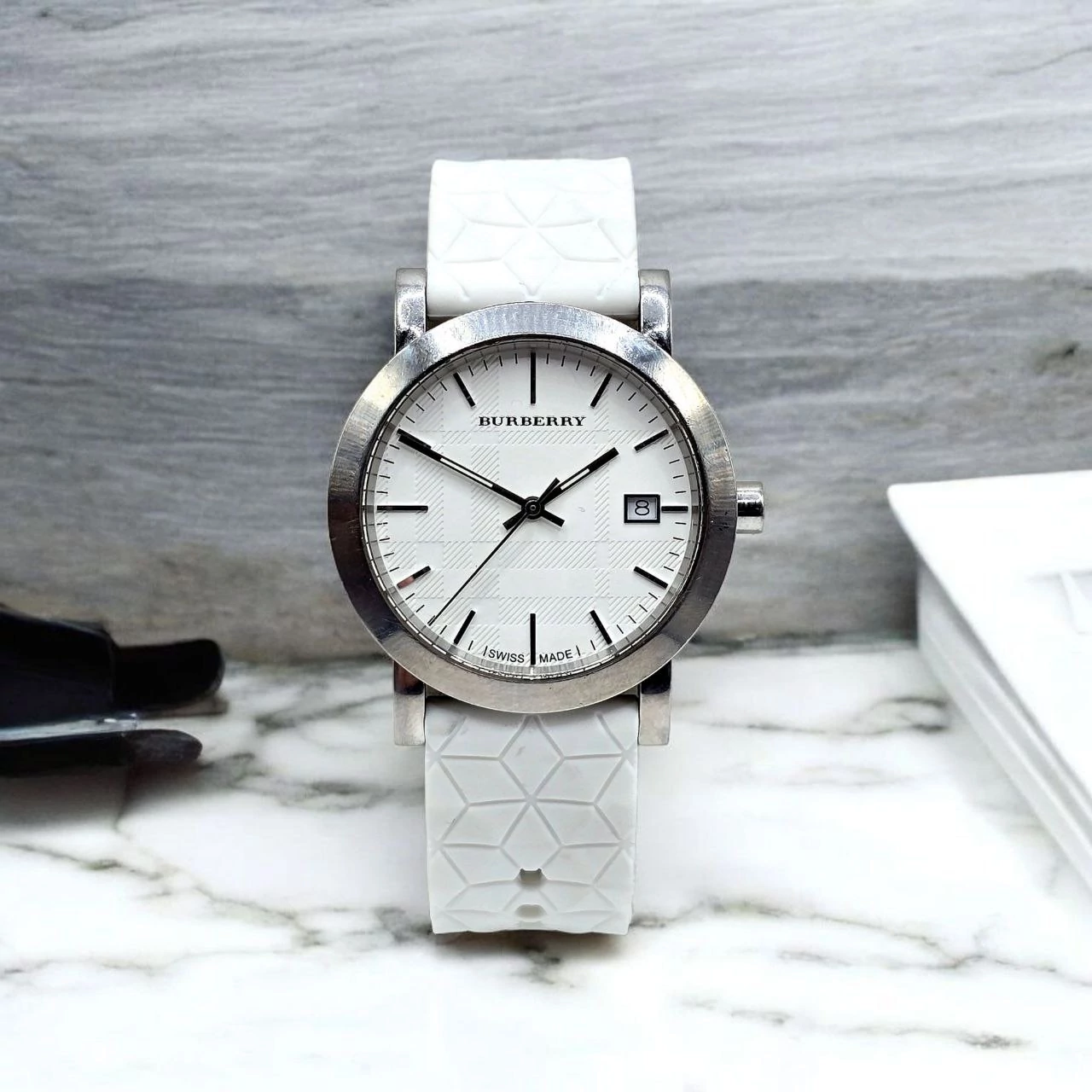 Burberry White Swiss Made Karóra